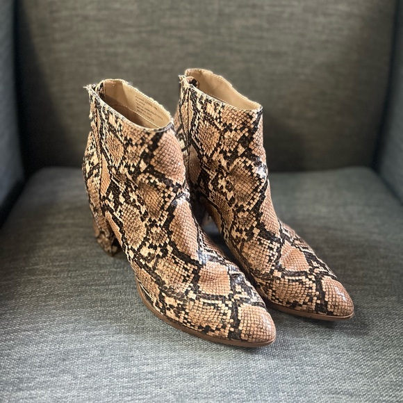 Steve Madden Shoes - Steve Madden Julianne Snake Python Skin Tan Ankle Boots Block Heel Shoes Size 10